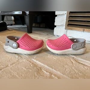 Pink Crocs Size Little Kid 6